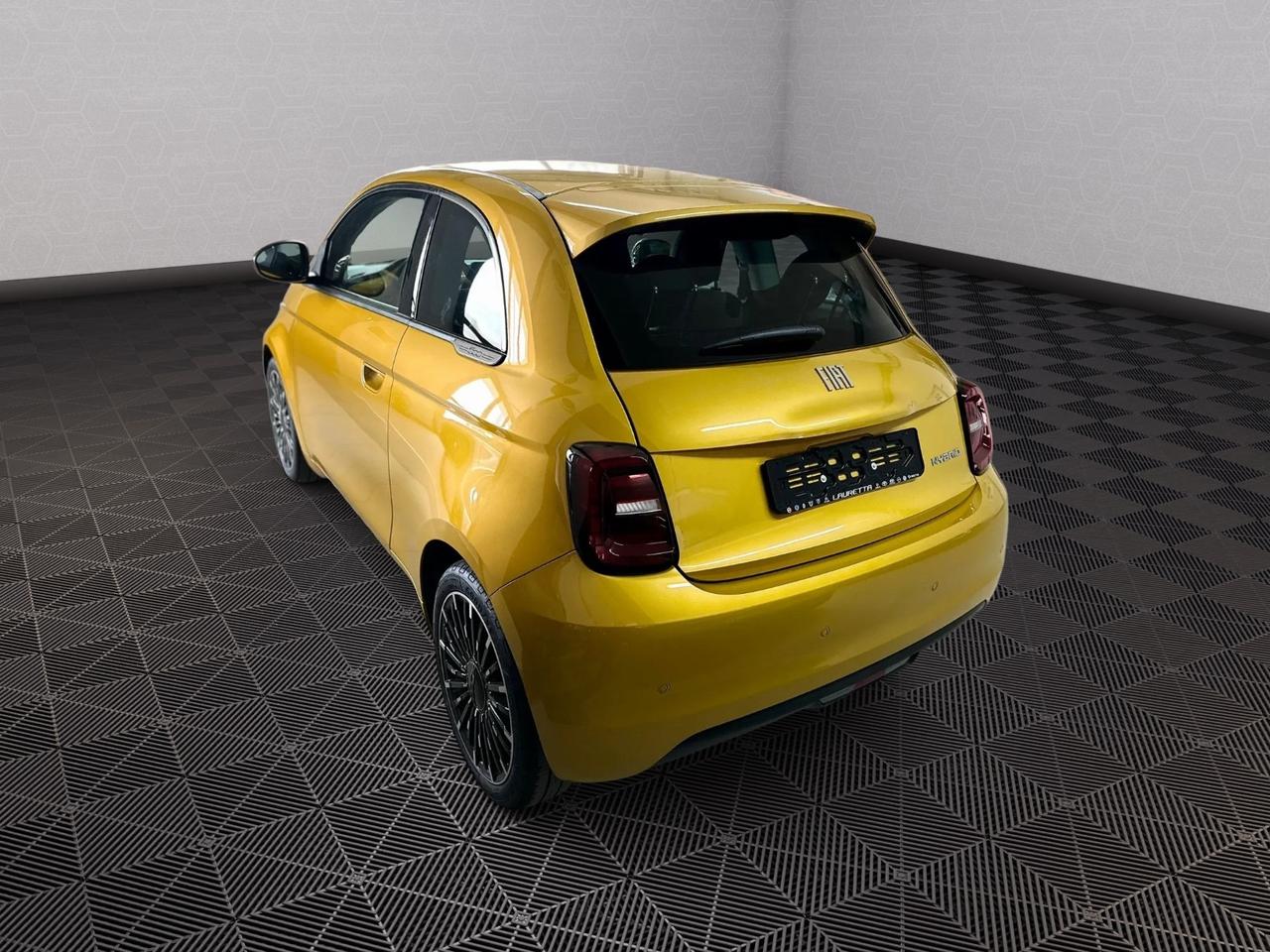 Fiat 500 Berlina Hybrid Icon