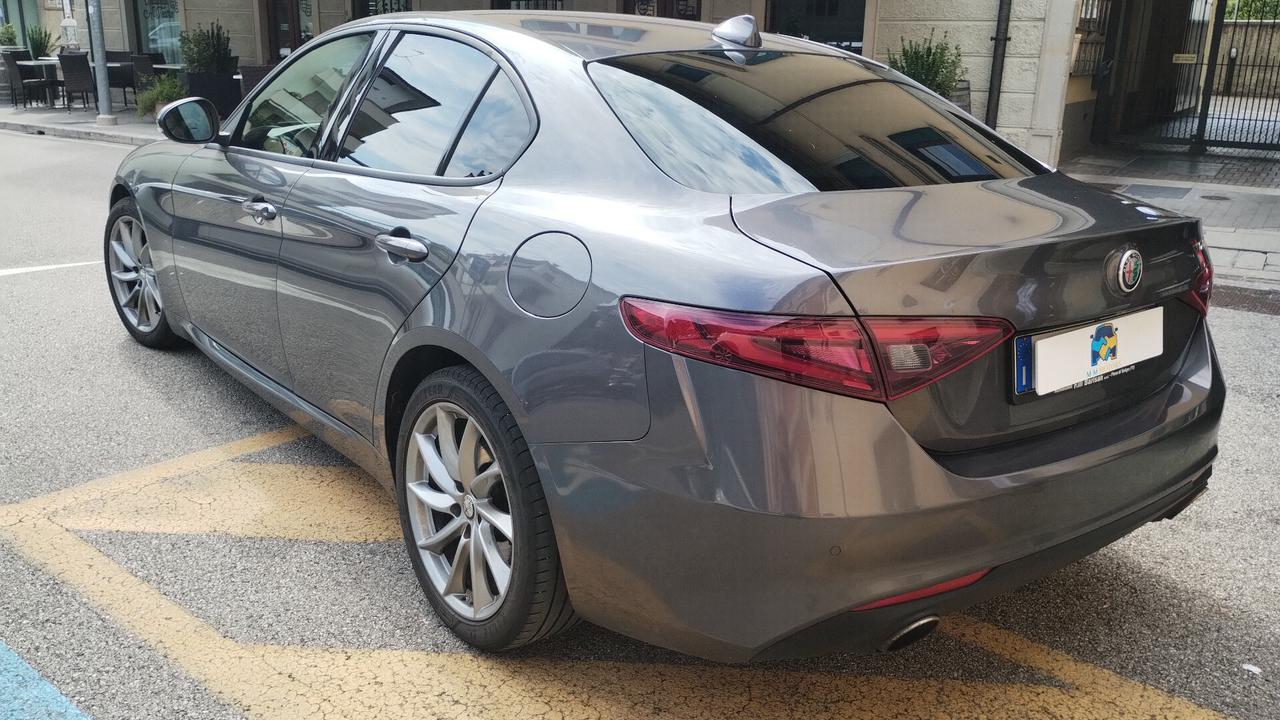Alfa Romeo Giulia 2.0 Turbo 200 CV AT8 Super