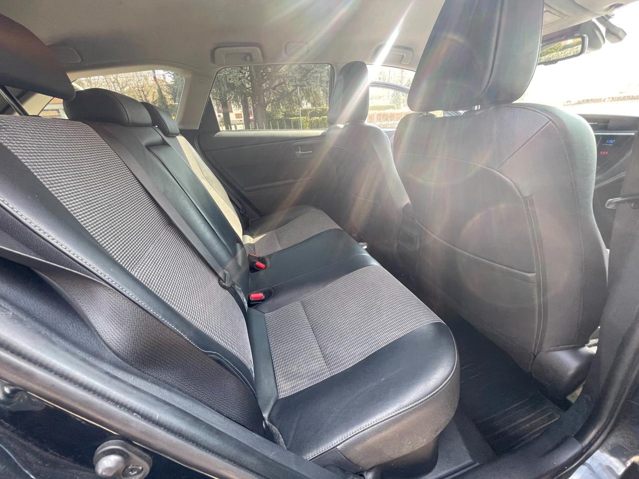 Toyota Auris Touring Sports 1.8 Hybrid Lounge