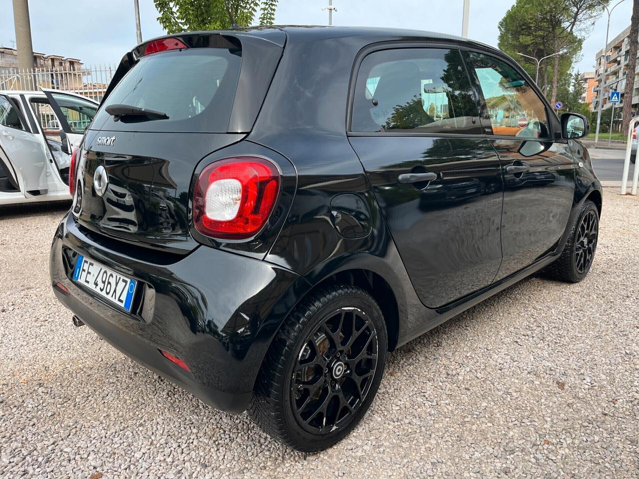 SMART FORFOUR 1000 BENZINA AUTOMATICA KM CERTIFICATI UNICO PROPRIETARIO 2016