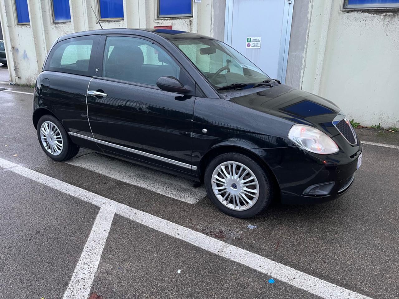 Lancia Ypsilon 1.2 benzina 2007 145.000 km neopatentati