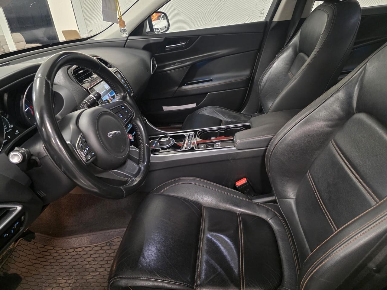 Jaguar XE 2.0 D Turbo 180CV Portfolio
