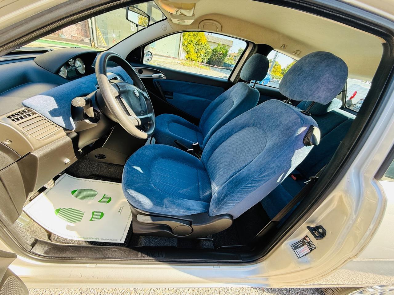 Lancia Ypsilon 1.2 8v Argento