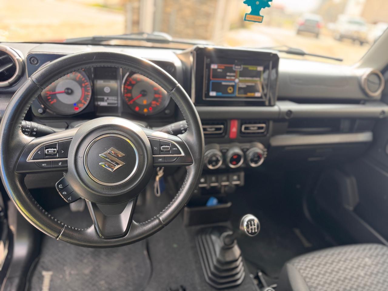 Suzuki Jimny 1.5 5MT Top