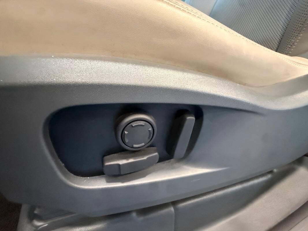 Land Rover Defender 90 3.0d i6 mhev SE awd 200cv auto 6p.ti