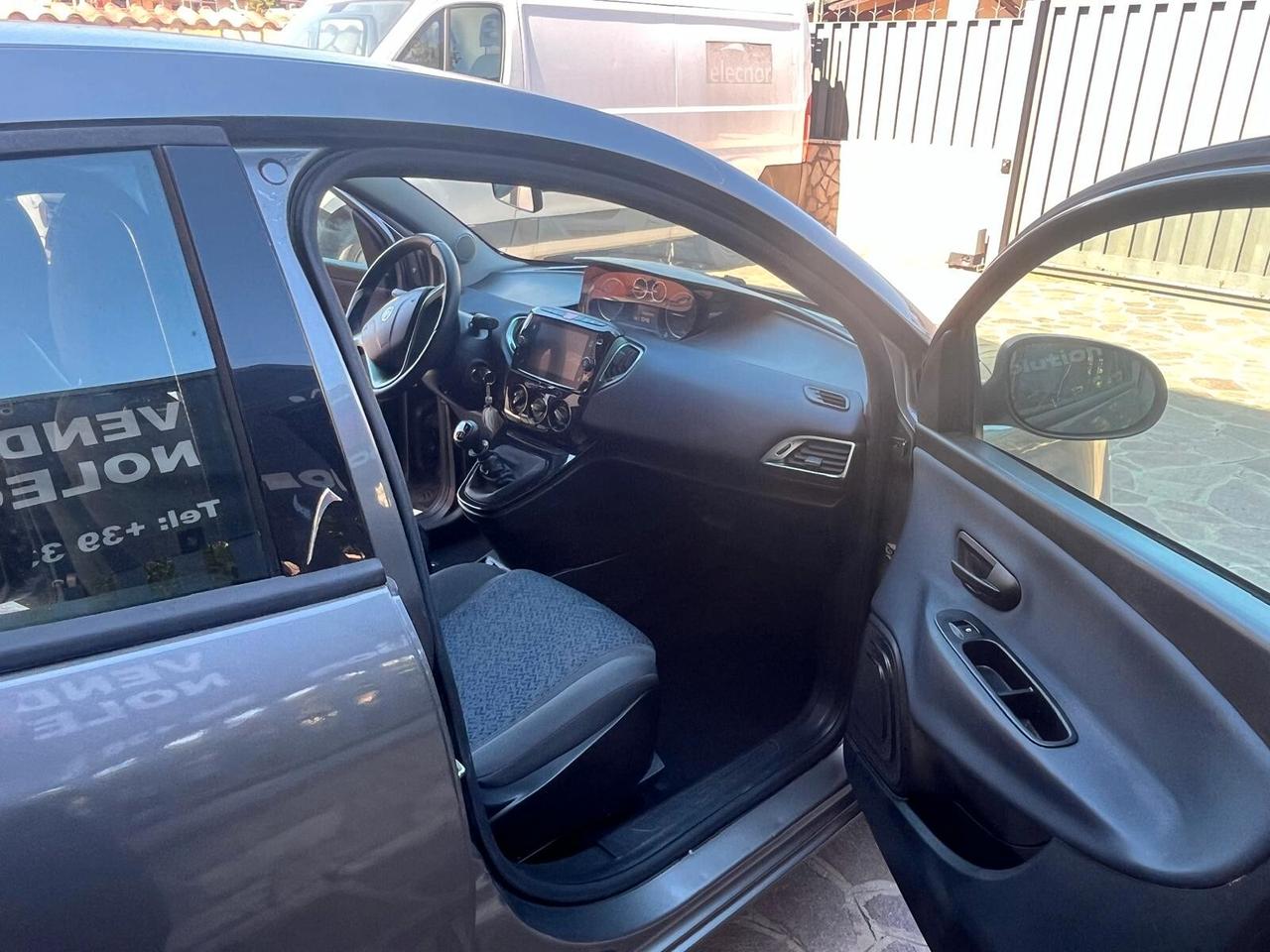 Lancia Ypsilon 1.2 69 CV 5 porte Platinum adatta neopatentati