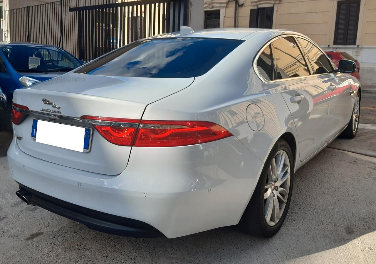 Jaguar XF 2.0 D 180 CV aut. Prestige Business