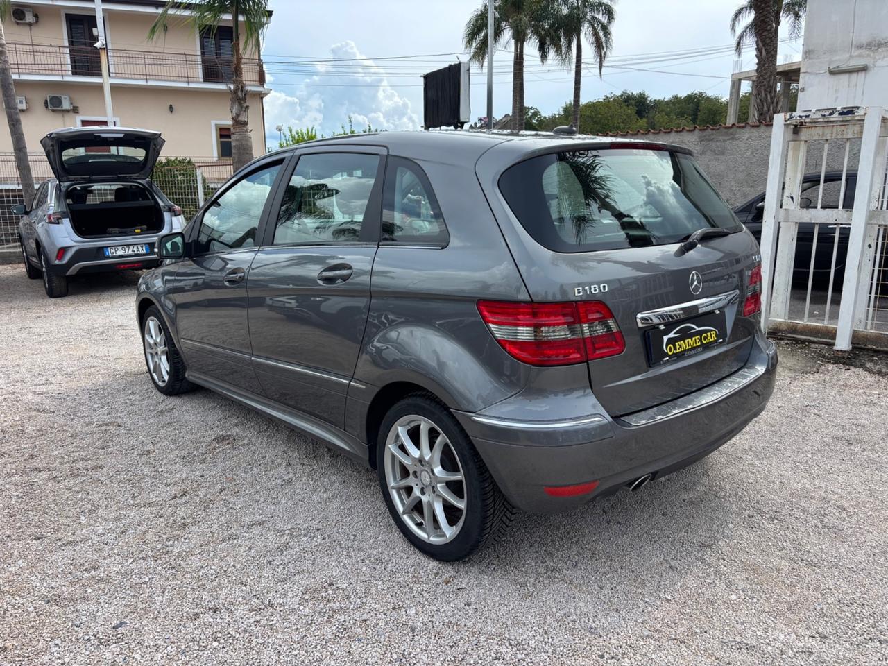 MERCEDES CLASSE B-180 PREMIUM NUOVISSIMO