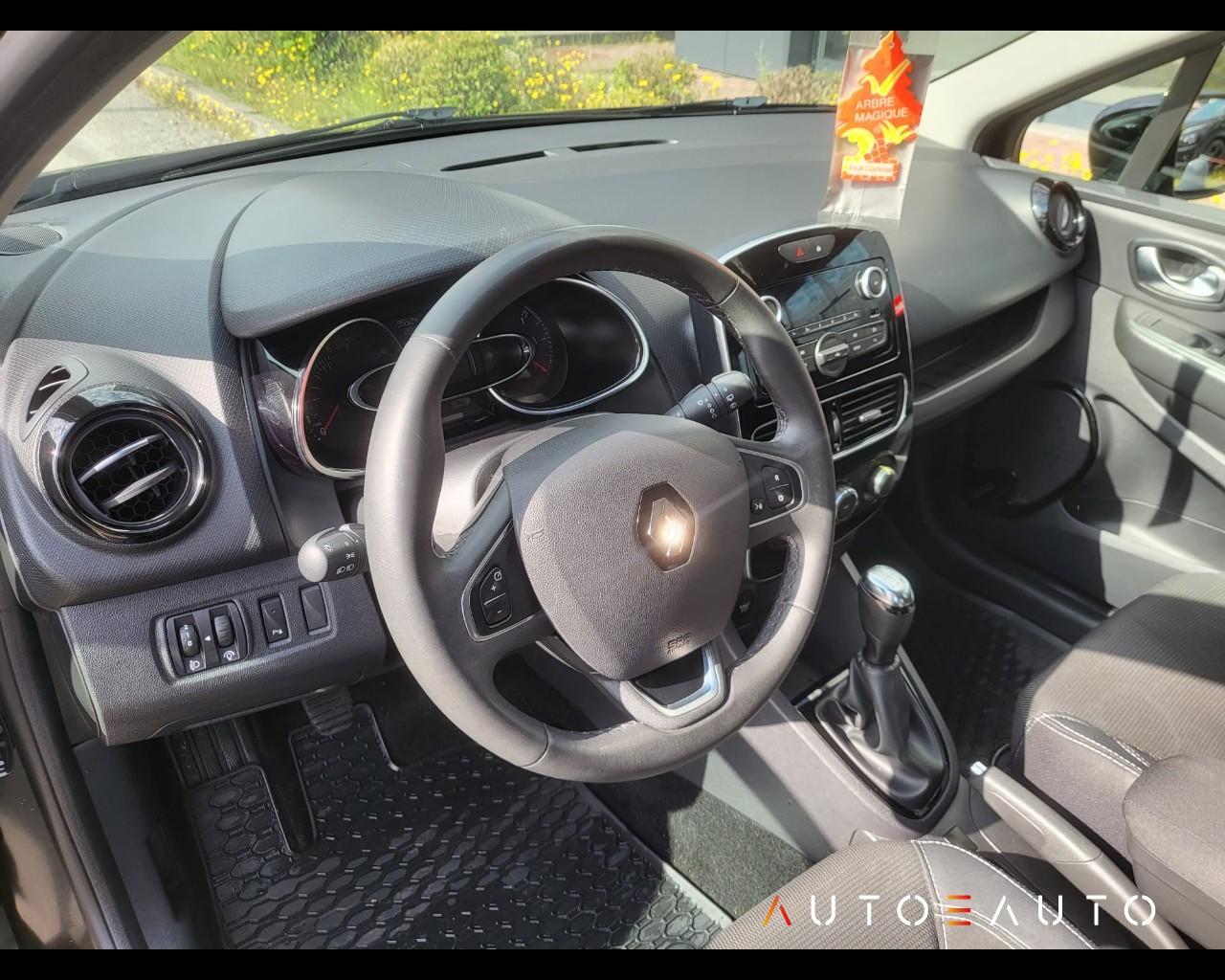 RENAULT Clio IV - Clio 5p 1.2 Zen (live) 75cv E6