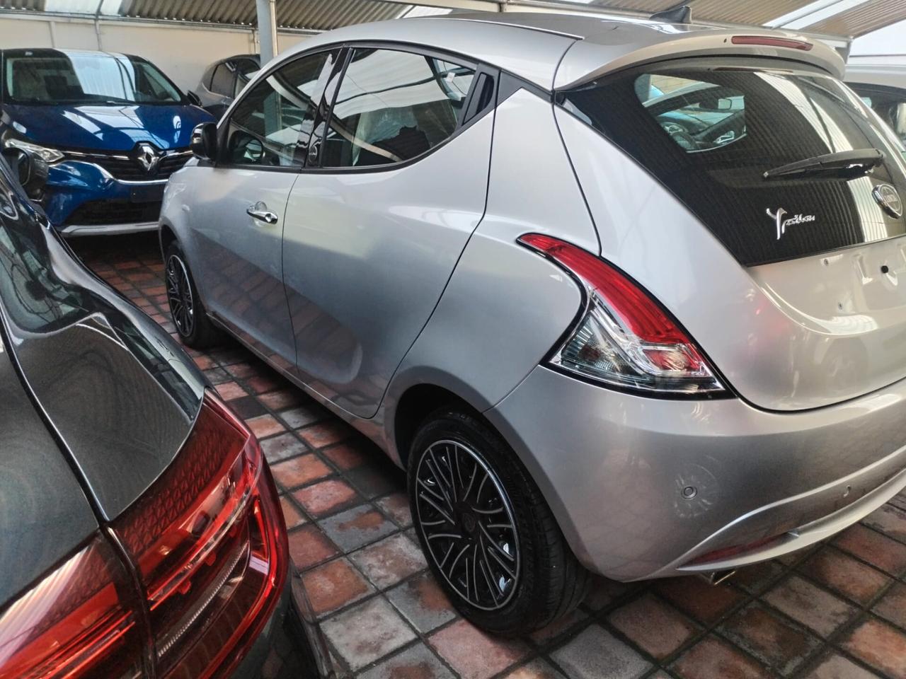 Lancia Ypsilon 1.0 FireFly 5 porte S&S Hybrid Ecochic Gold