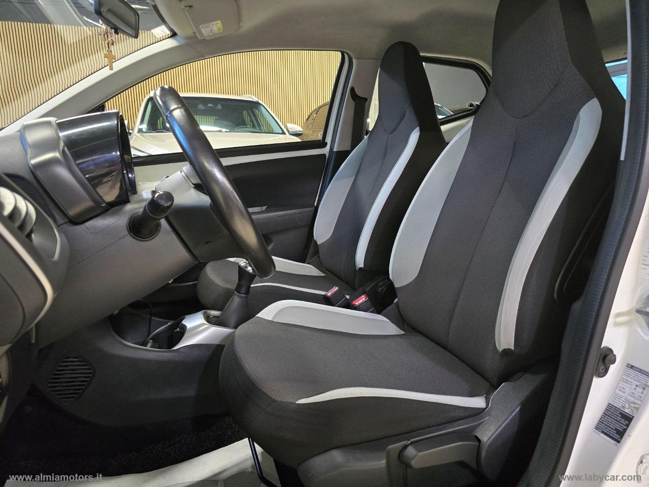 TOYOTA Aygo 1.0 VVT-i 69 CV 5p. x-cool