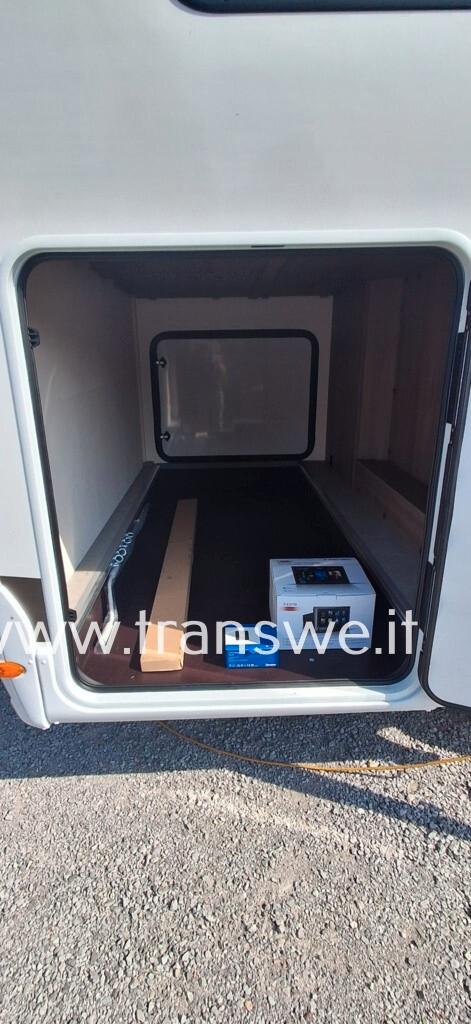 Carado A364 Camper mansarato con letto matrimoniale e maxi garage