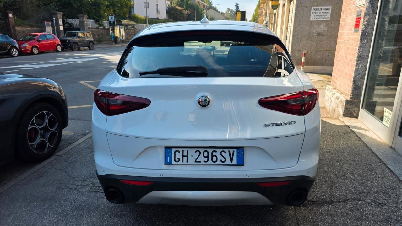 Alfa Romeo Stelvio 2.2 Turbodiesel 160 CV AT8 RWD Business