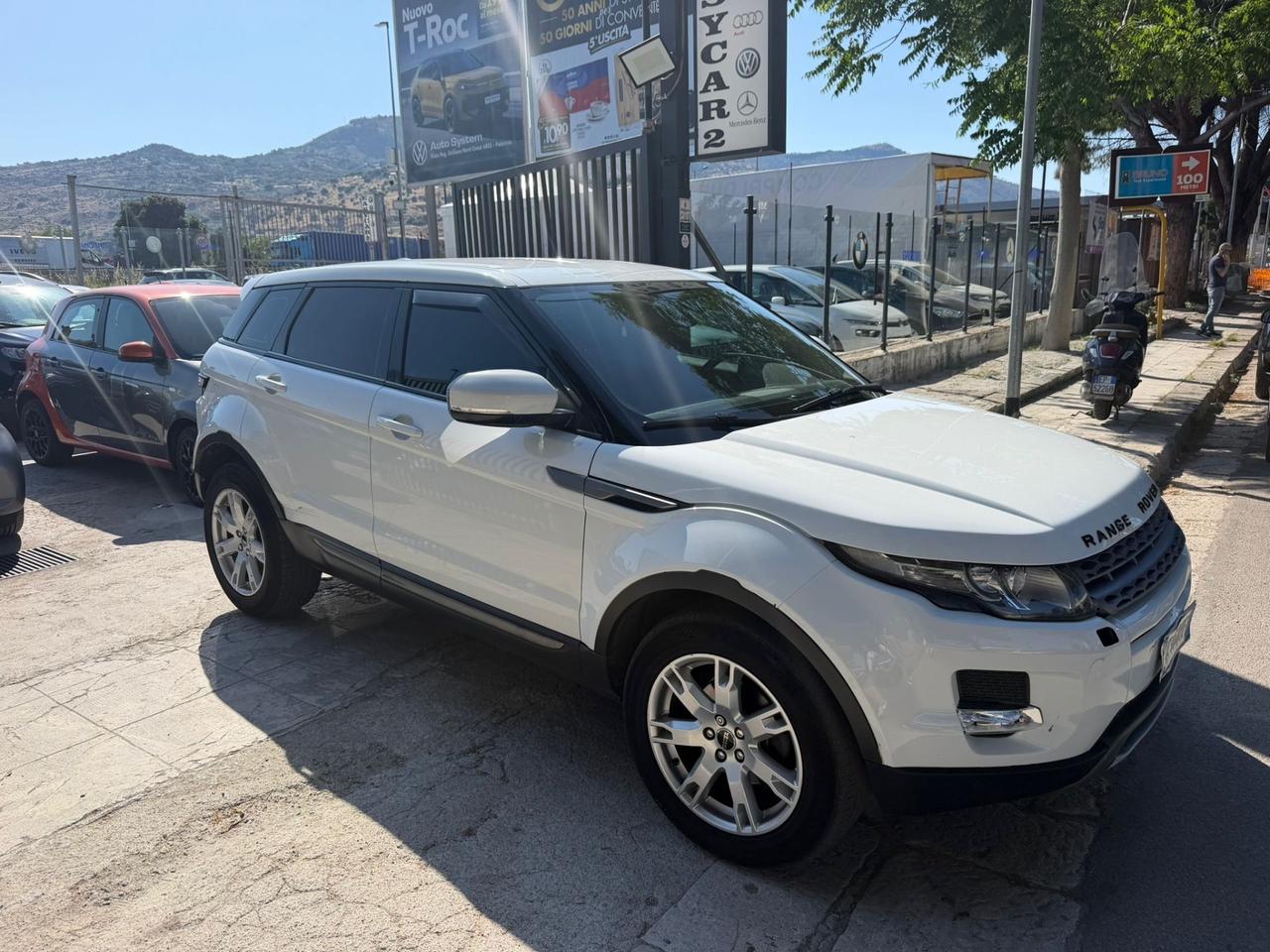 Land Rover Range Evoque 2.2 TD4 5p. Pure
