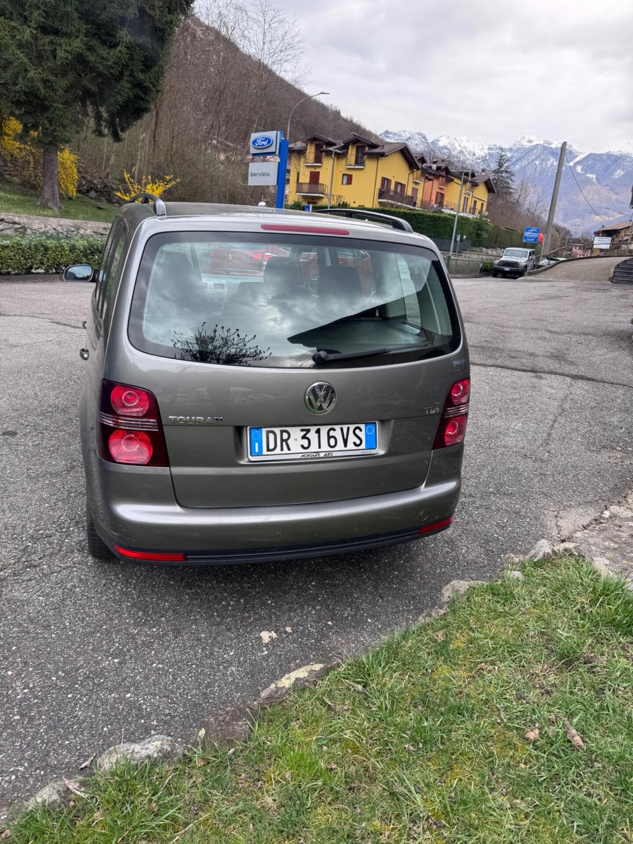 Volkswagen Touran 2.0 TDI DPF Highline 7 POSTI