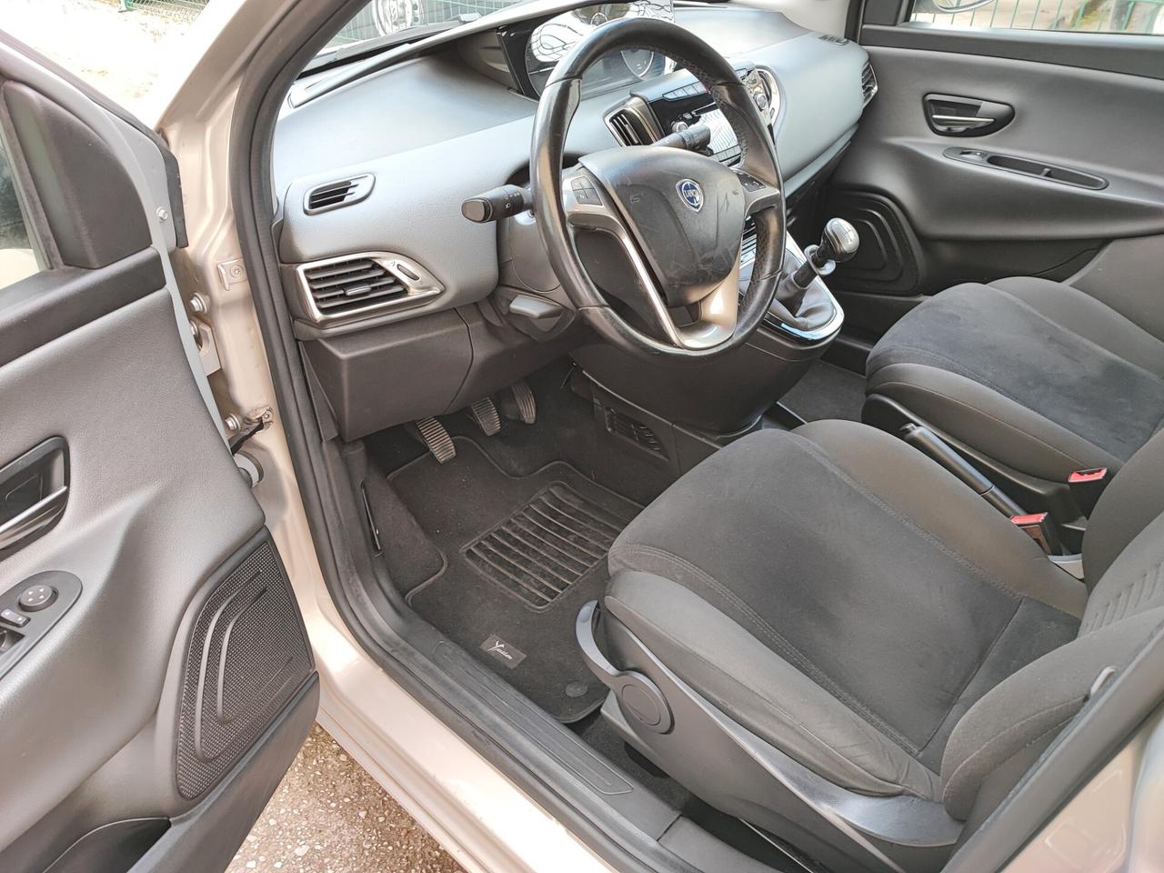 Lancia Ypsilon