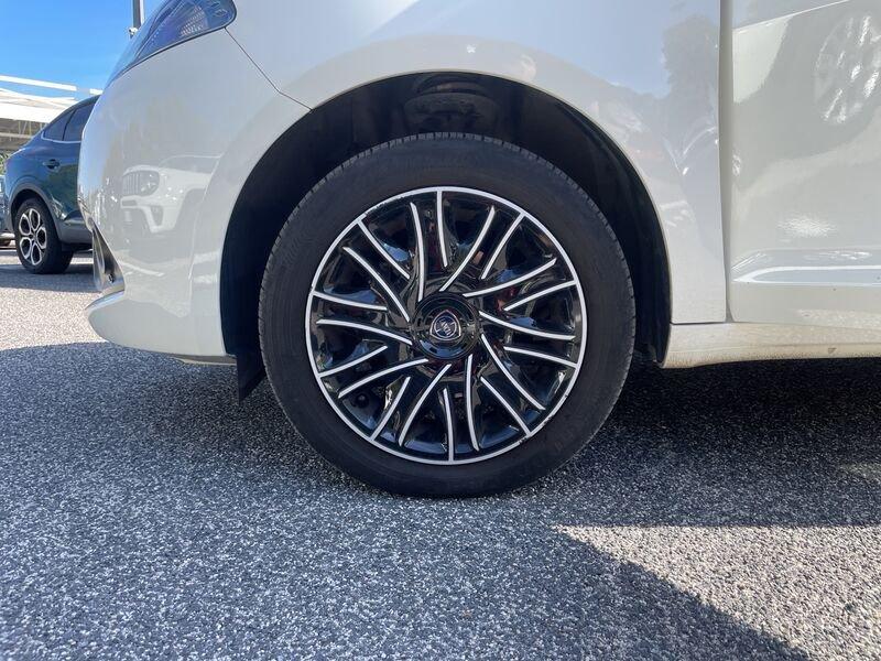 Lancia Ypsilon NUOVA My23 1.0 Firefly 70 CvStart&Stop Hybrid Gold