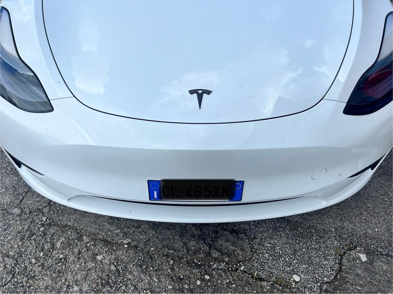 Tesla Model Y -- Standard Range