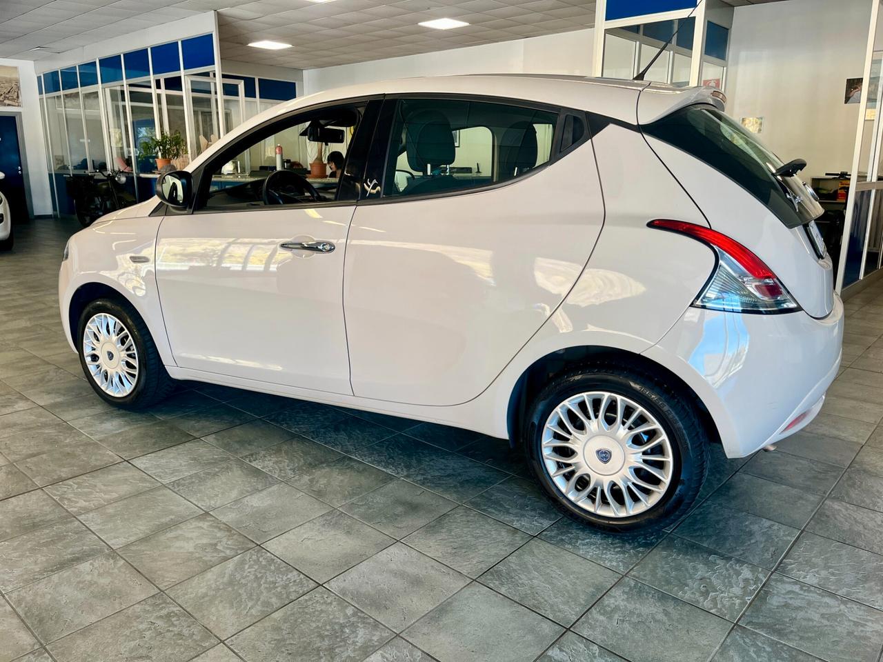 Lancia Ypsilon 1.2 69 CV 5 porte Gold