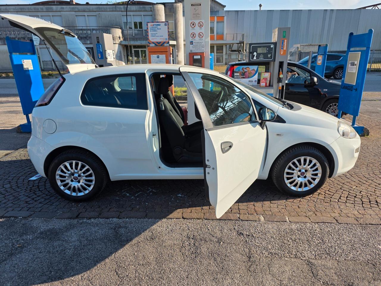 Fiat Qubo 1.3 MJT 75 CV Autocarro Van 4 posti con 287.000km