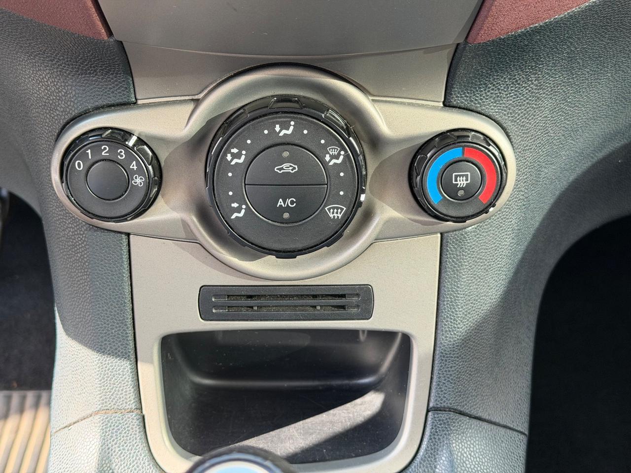 Ford Fiesta 1.4 3 porte Bz.- GPL 2030- Neopatentati