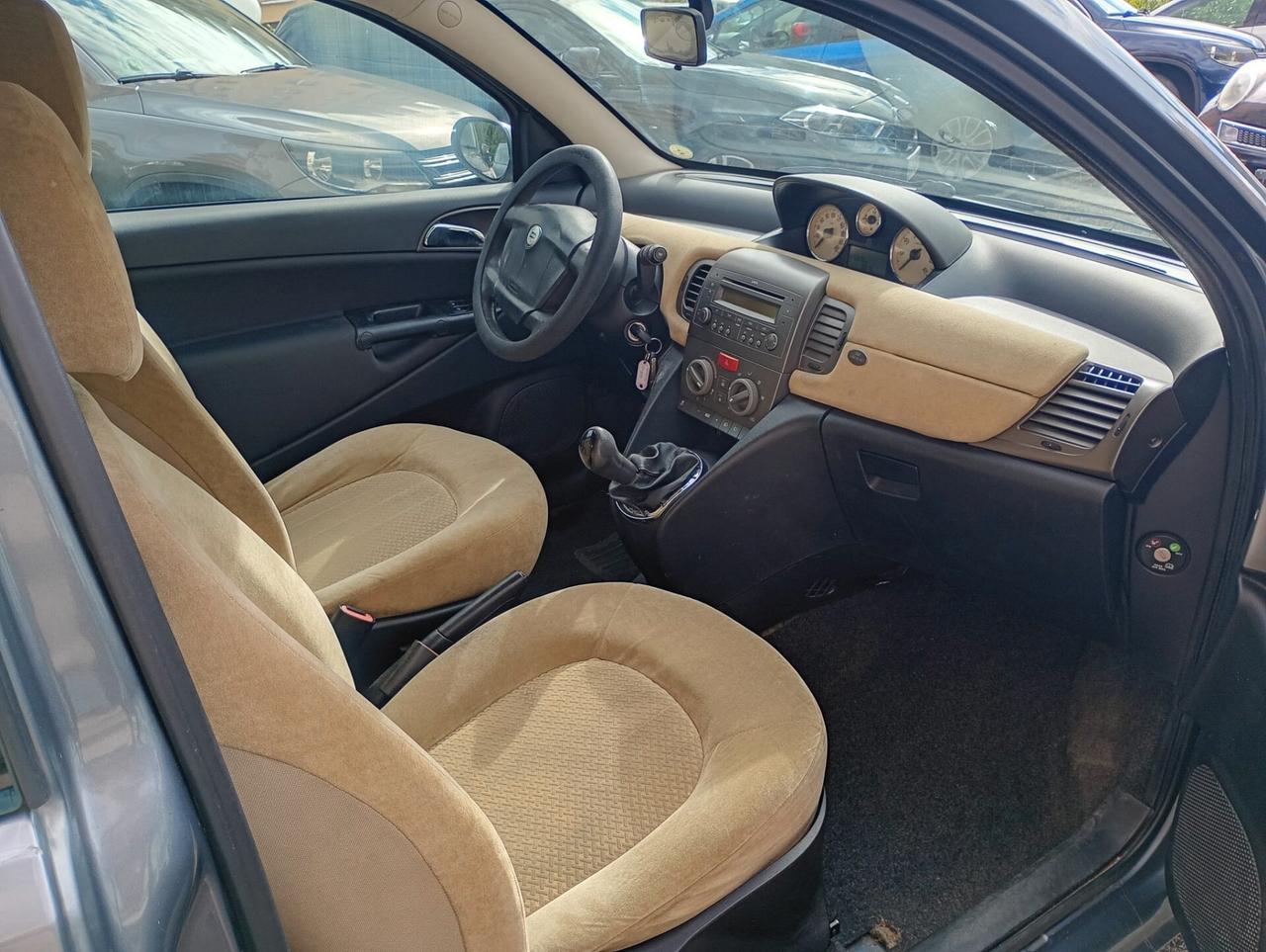 Lancia Ypsilon 1.3 MJT 75 CV Argento
