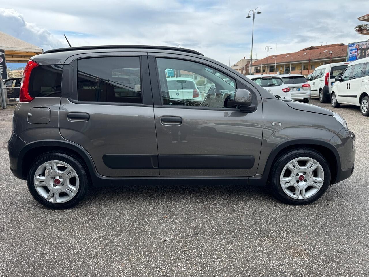 Fiat Panda 1.0 Lounge S&S Hybrid Red