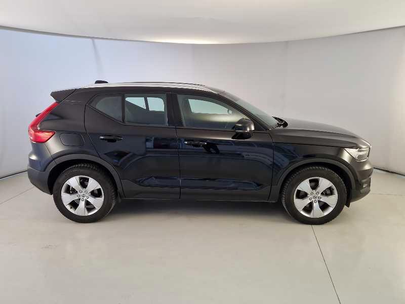 VOLVO XC40 D3 AWD Momentum Pro