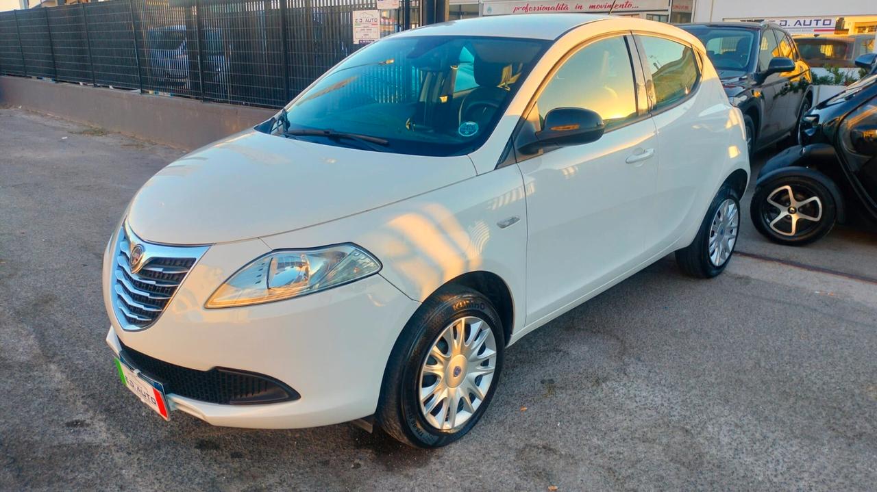 Lancia Ypsilon 0.9 TwinAir 85 CV 5 porte Metano Ecochic Elefantino