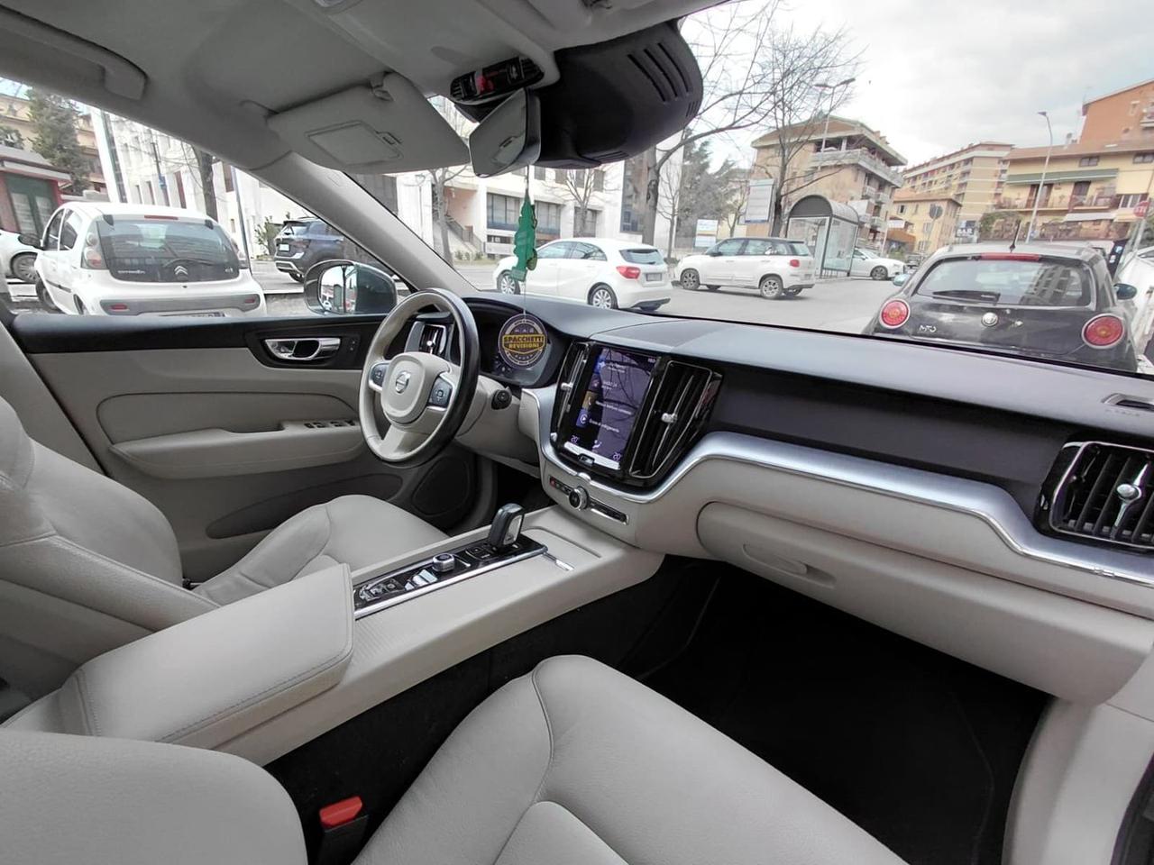 Volvo XC 60 Momentum Pro 2.0 B4 MHEV #10050