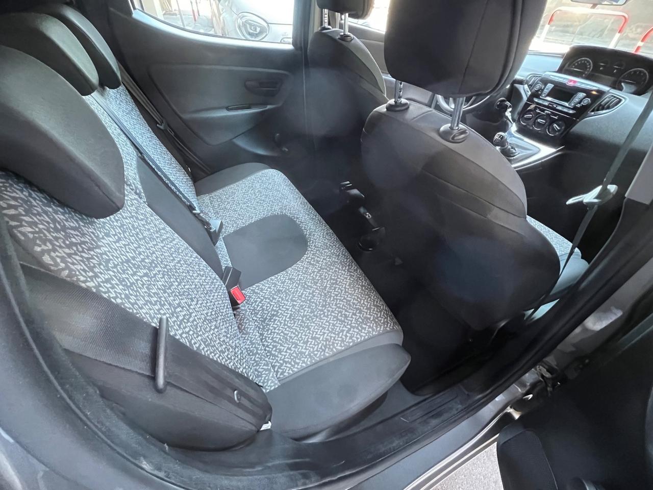 Lancia Ypsilon 1.0 FireFly 5 porte S&S Hybrid Ecochic Silver