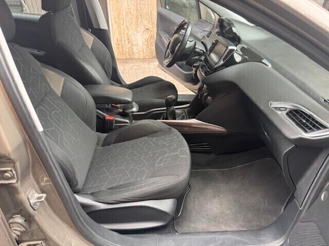 Peugeot 2008 1.6 HDi -Turbo Diesel - 2015