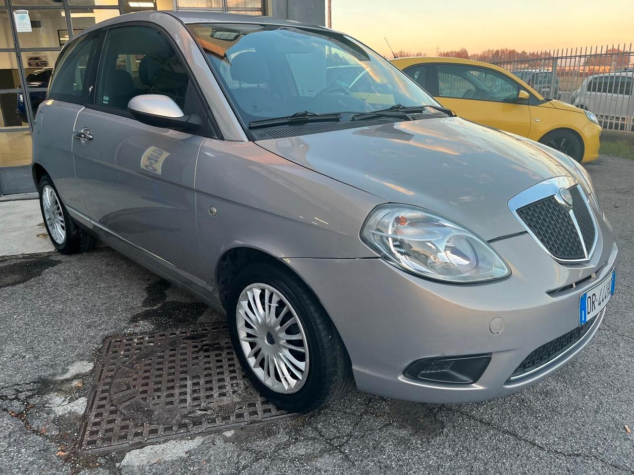 Lancia Ypsilon 1.2 Argento OK NEOPATENTATI