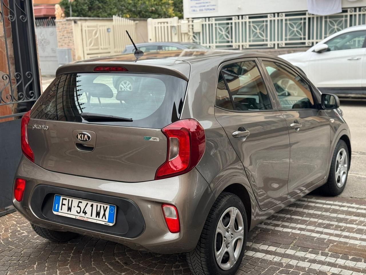 Kia Picanto 1.0 12V EcoGPL 5 porte Cool