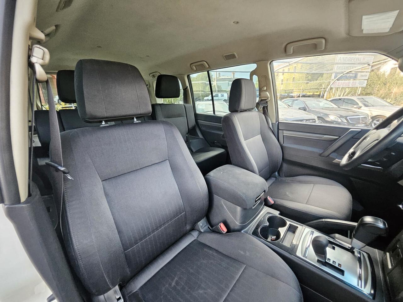 Mitsubishi Pajero 3.2 DI-D 16V aut. 5p. Instyle DPF CARPLAY