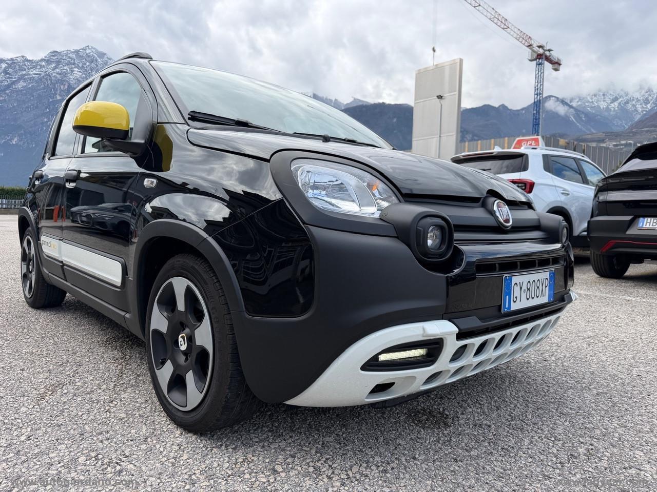 FIAT Panda 1.0 FireFly S&S Hybrid PACK CROSS