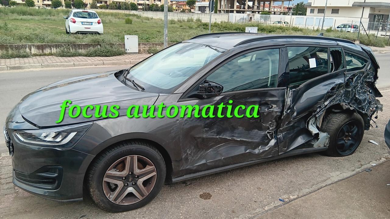 Ford focus incidentata sinistrata mondialcars 06.2022