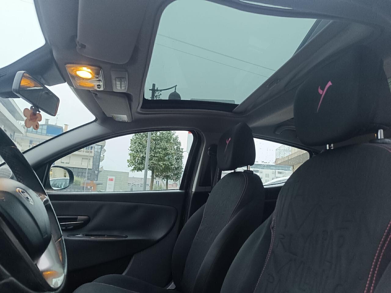 Lancia Ypsilon 1.3 MJT 95 Platinum TETTO APRIBILE