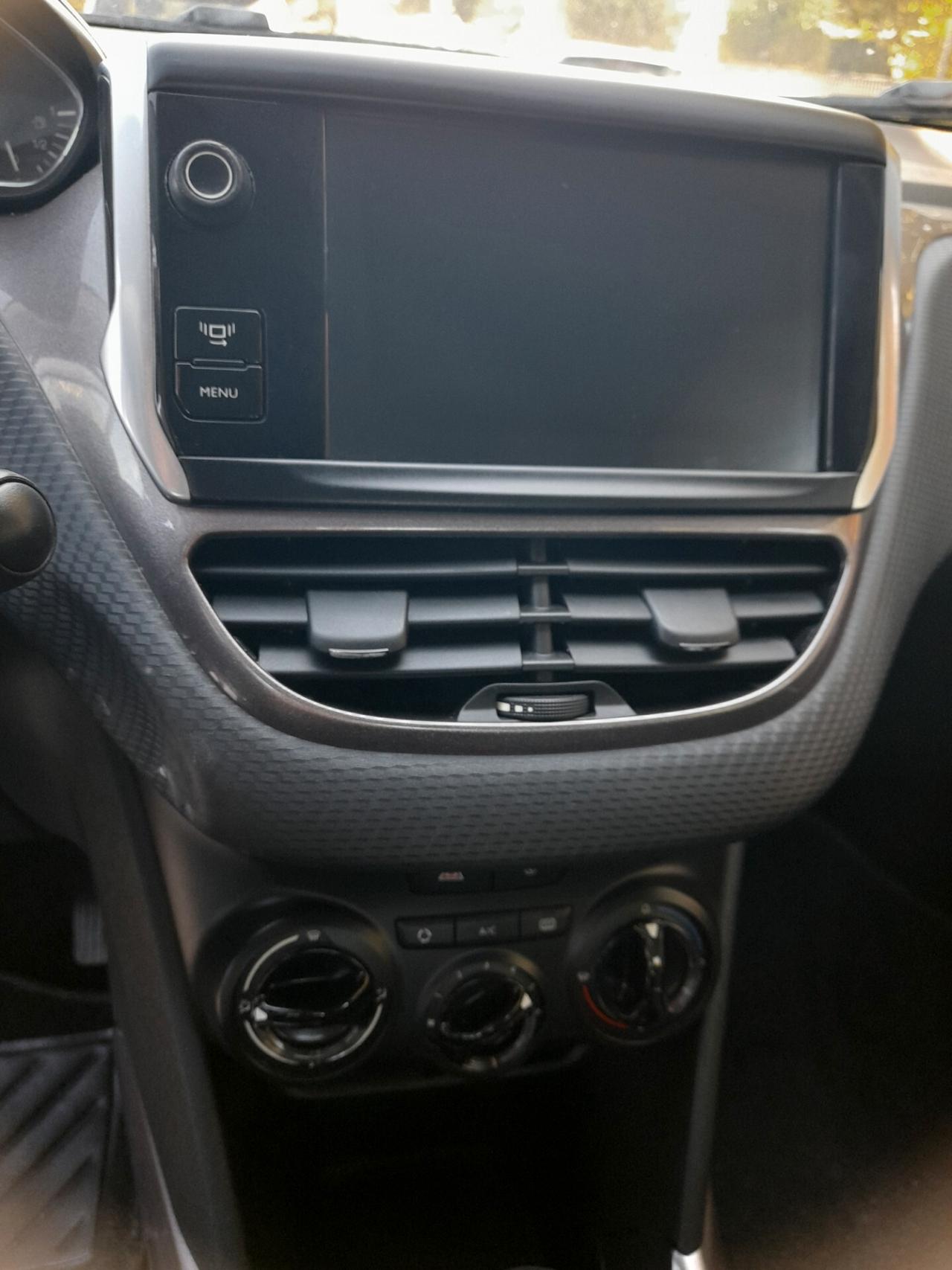 Peugeot 2008 1.6 e-HDi 92 CV