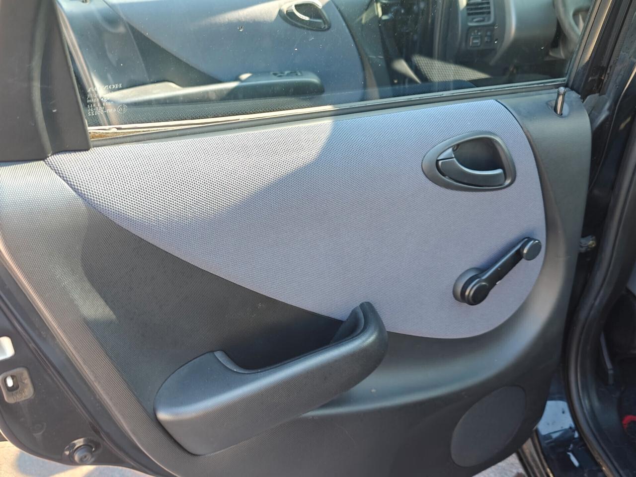 Honda Jazz 1.2 benzina 2004 – consumi bassi, neopatentati, economica, revisionata