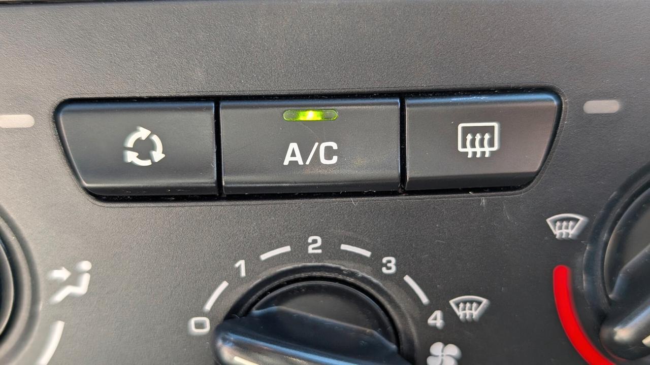 Peugeot 207 1.4 HDi 70CV 5p. XS