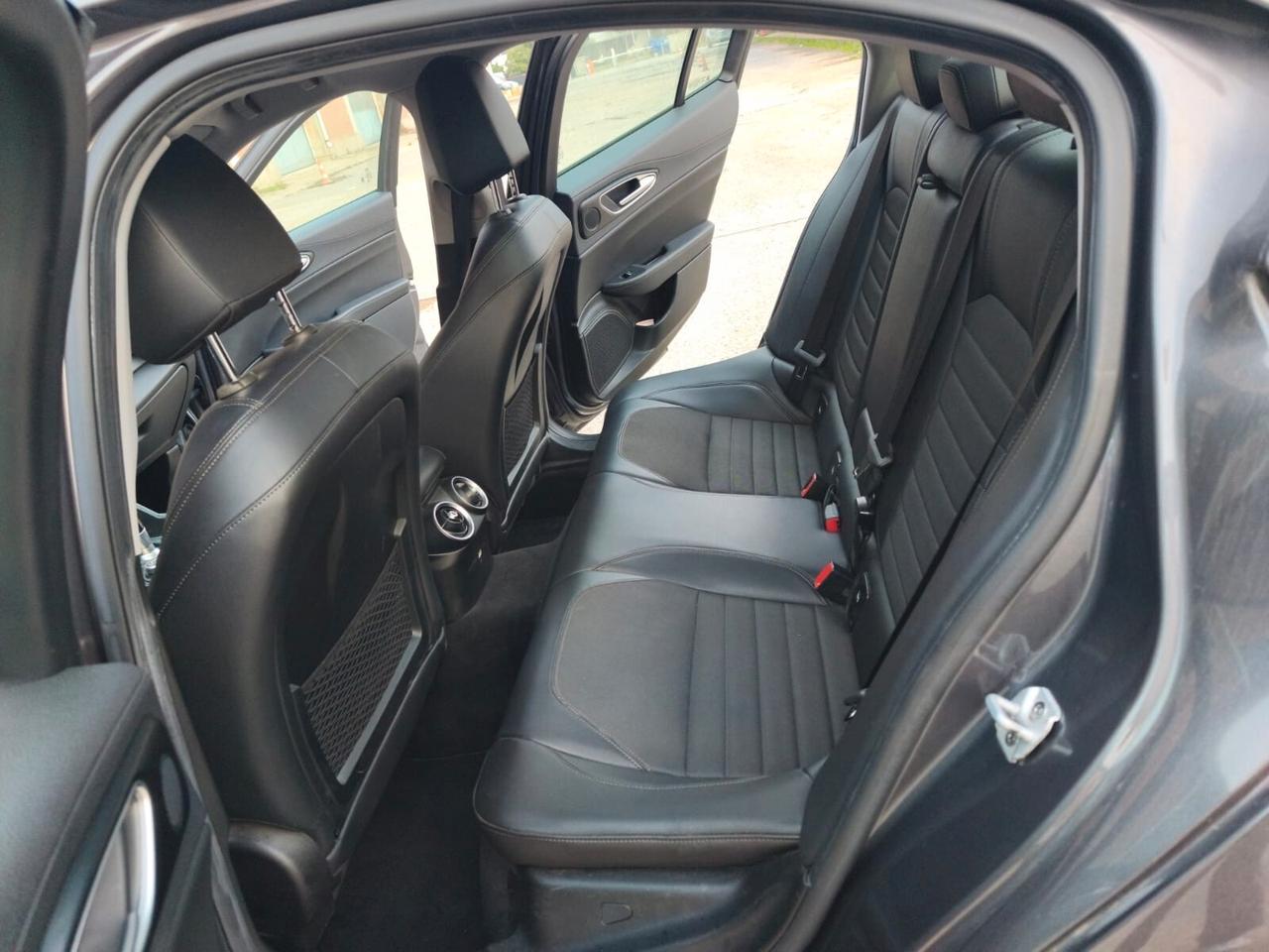 Alfa Romeo Giulia 2019--2.2 Diesel Automatica