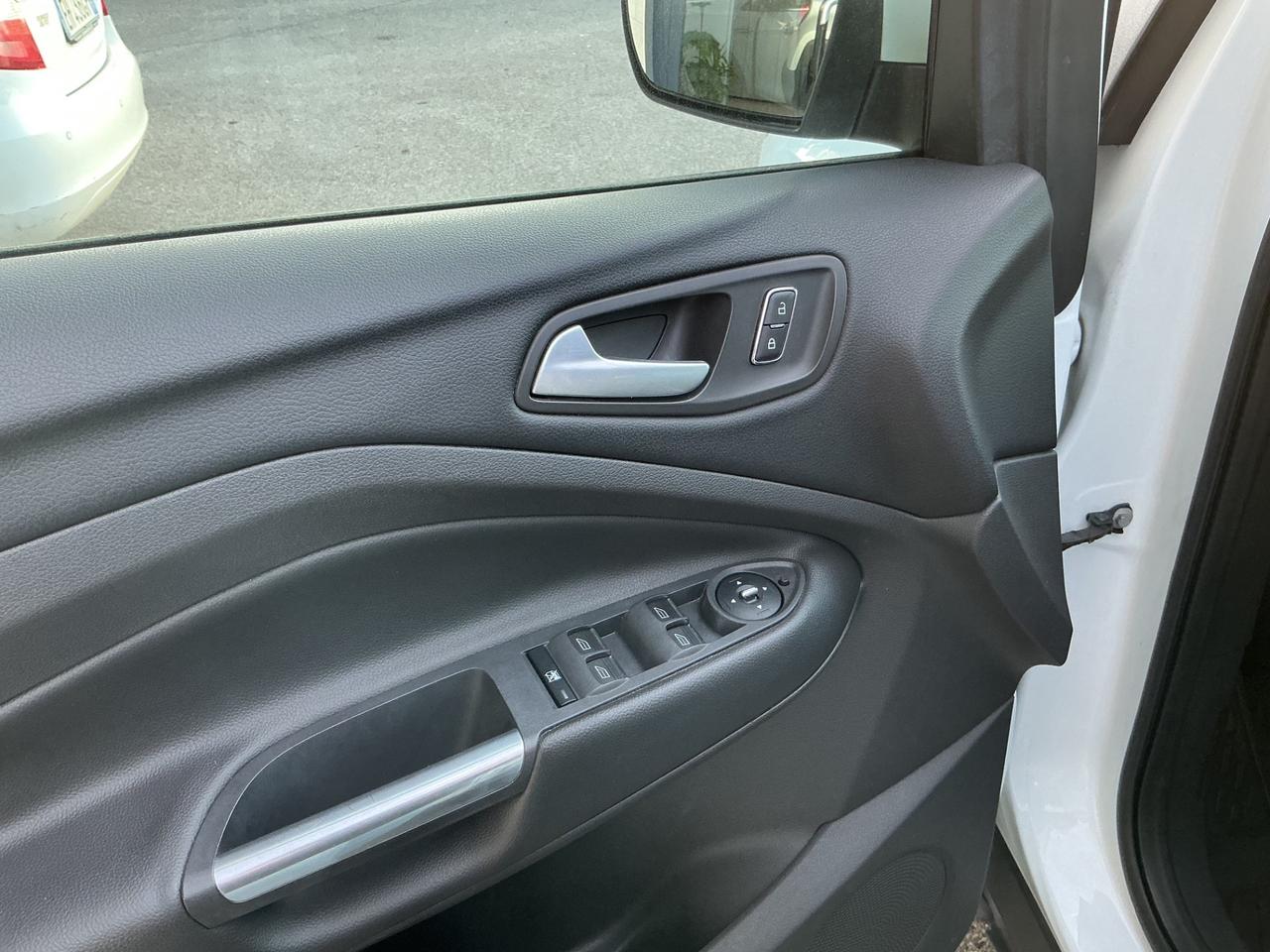 Ford Kuga 2.0 Diesel 4x4 Gancio Traino Neopatentati