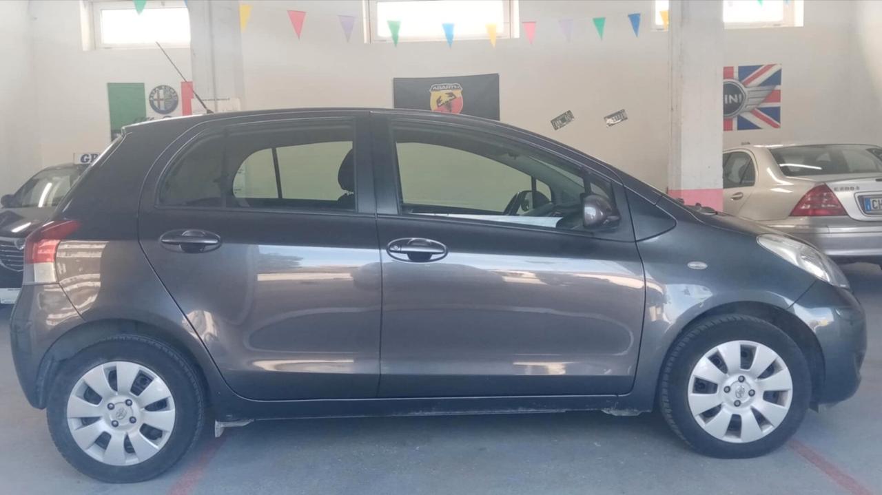 Toyota Yaris 1.0 5 porte