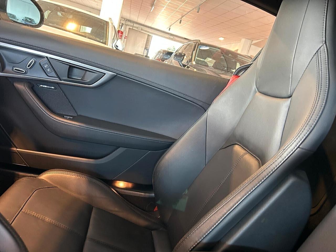 Jaguar F-Type Coupé 2.0 300 cv aut. CUP