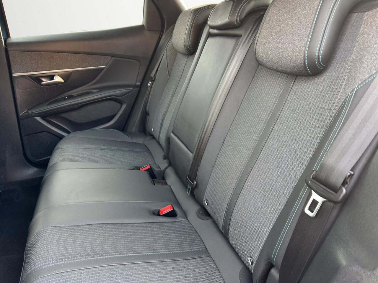 Peugeot 3008 BlueHDi 130 S&S EAT8 Allure