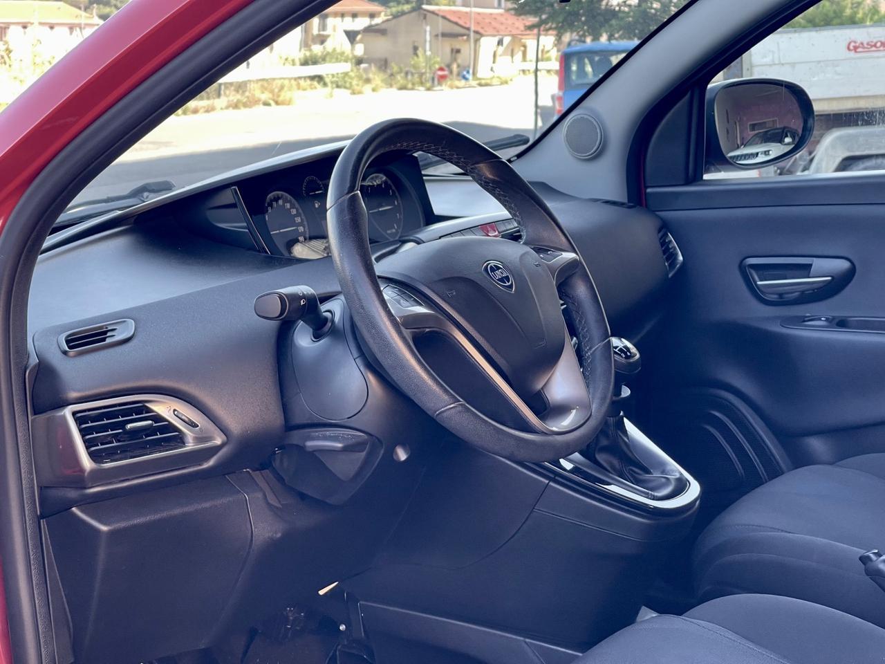 Lancia Ypsilon 1.2 69 CV 5 porte S&S Gold