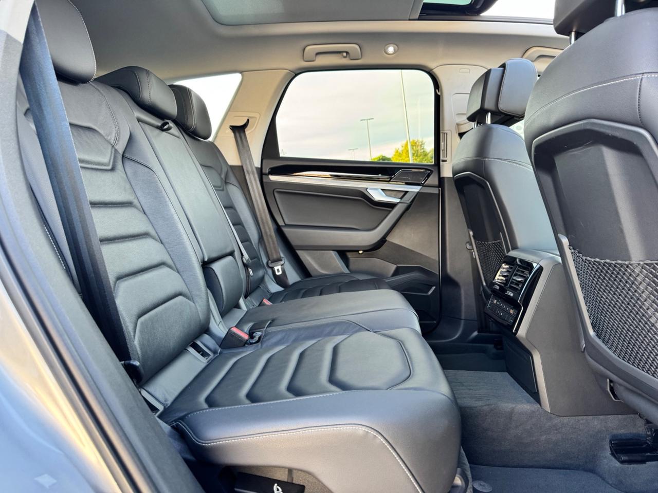 Volkswagen Touareg 3.0 V6 TDI 286 CV SCR R line open edition
