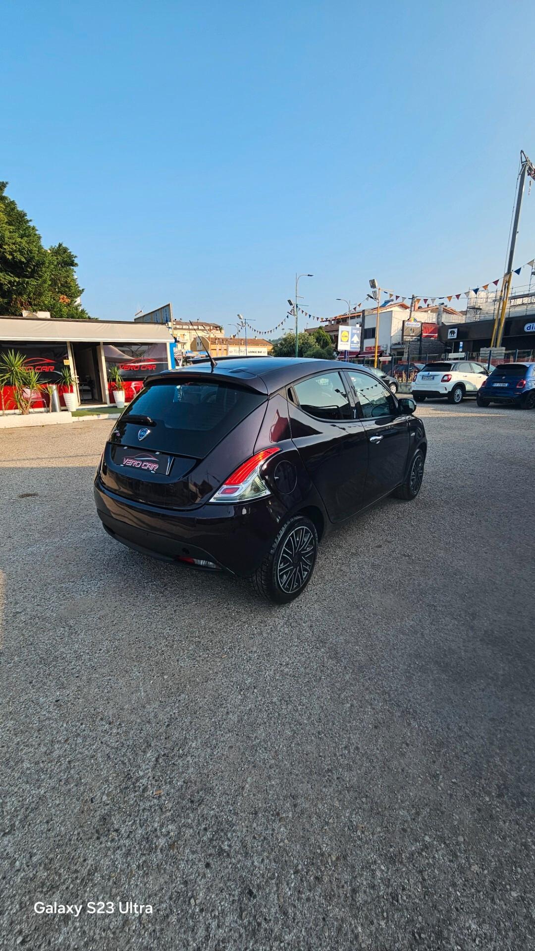 Lancia Ypsilon 1.2 69 CV 5 porte S&S S Momodesign