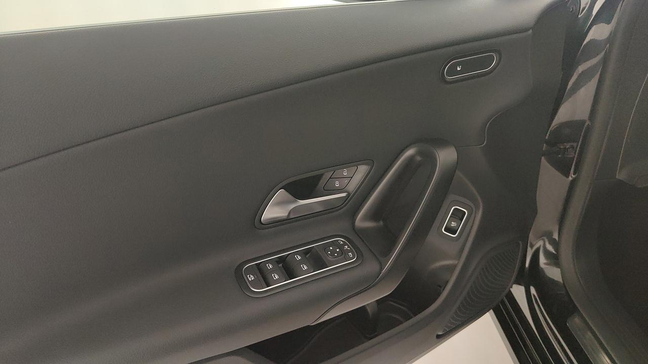 Mercedes-Benz CLA Shooting Brake 180 d Advanced auto